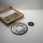 Kit De Arrastre Akt Nkd 125 Nkdr 125 15-38t 428h Cadena Dorada - Imagen 2